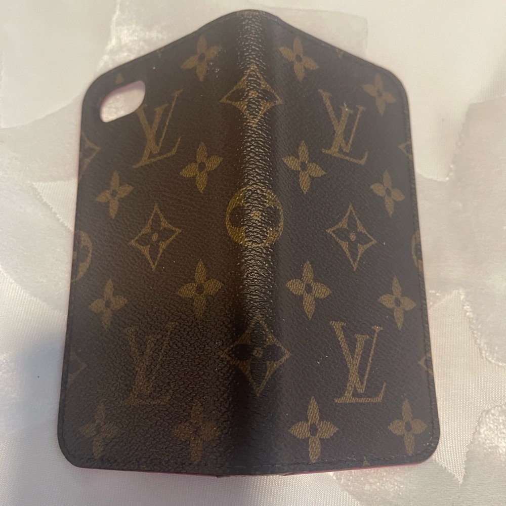 Louis Vuitton LV Monogram Phone for 6,7 and 8 - Picture 2 of 3